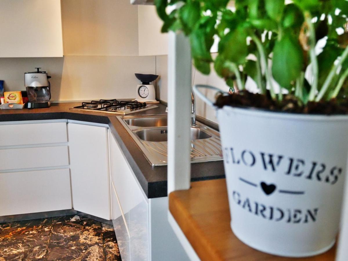 La Casetta Di Nonna Pina - Appartamento Con Cucina In Pieno Centro Torre Annunziata Buitenkant foto